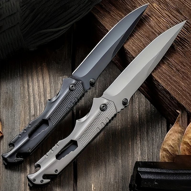 The camper's life knife was accompanied by a sharp, high-strength folding knife, an outdoor survival knife with a body-proof fruit knife