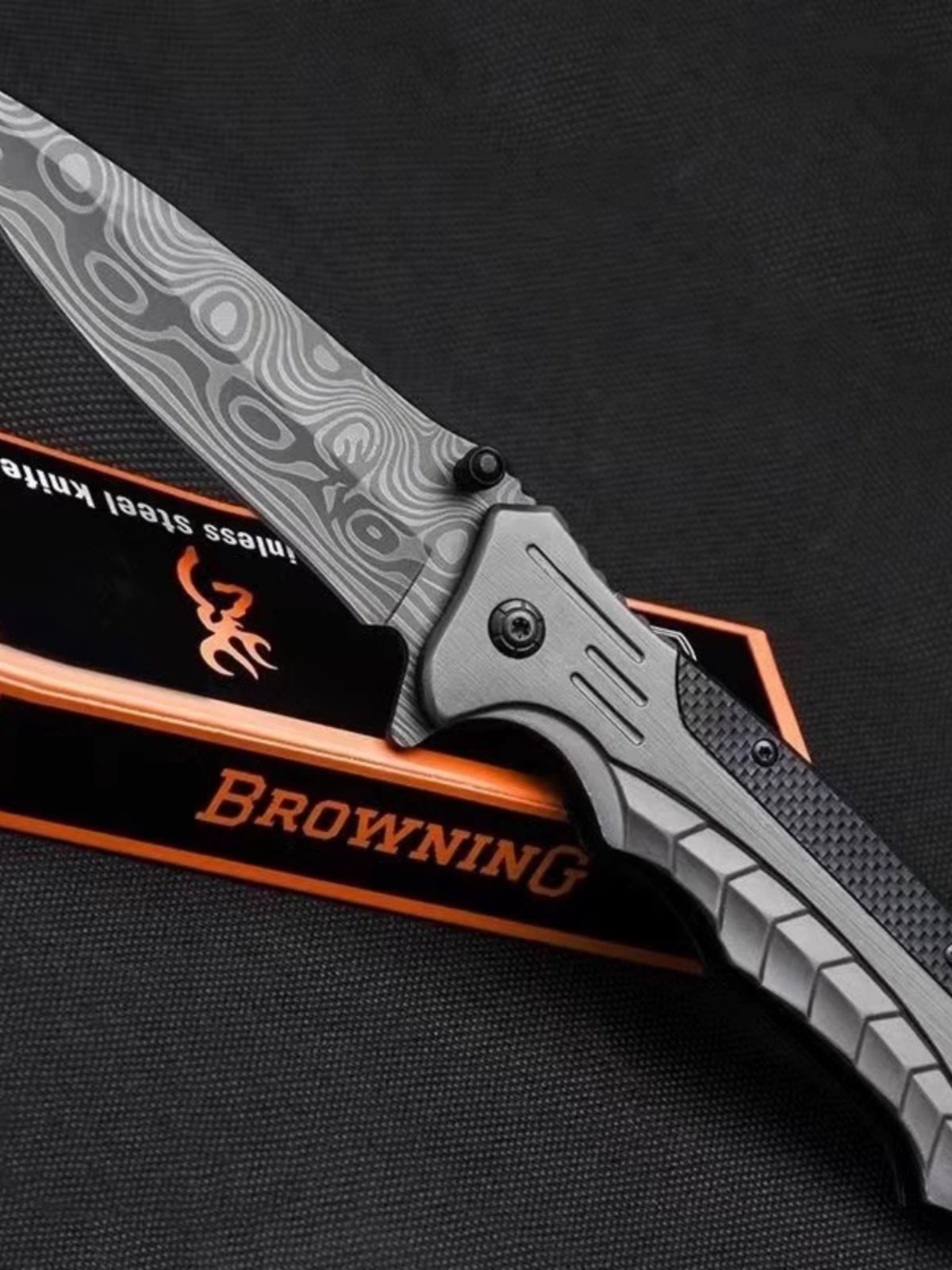 A high-hard knife with a fruit knife and an outdoor fishing fielder with a multi-purpose folding knife