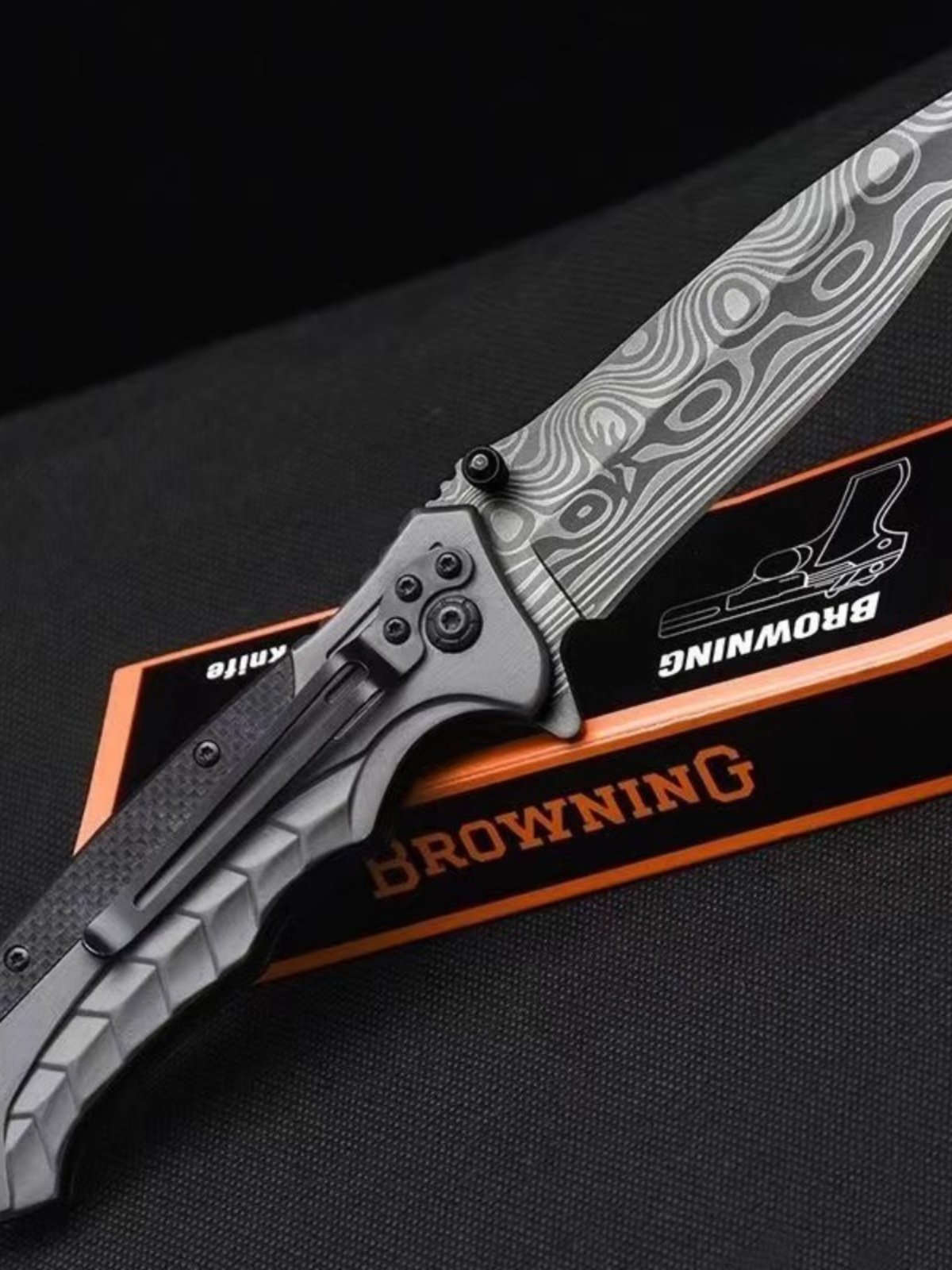 A high-hard knife with a fruit knife and an outdoor fishing fielder with a multi-purpose folding knife
