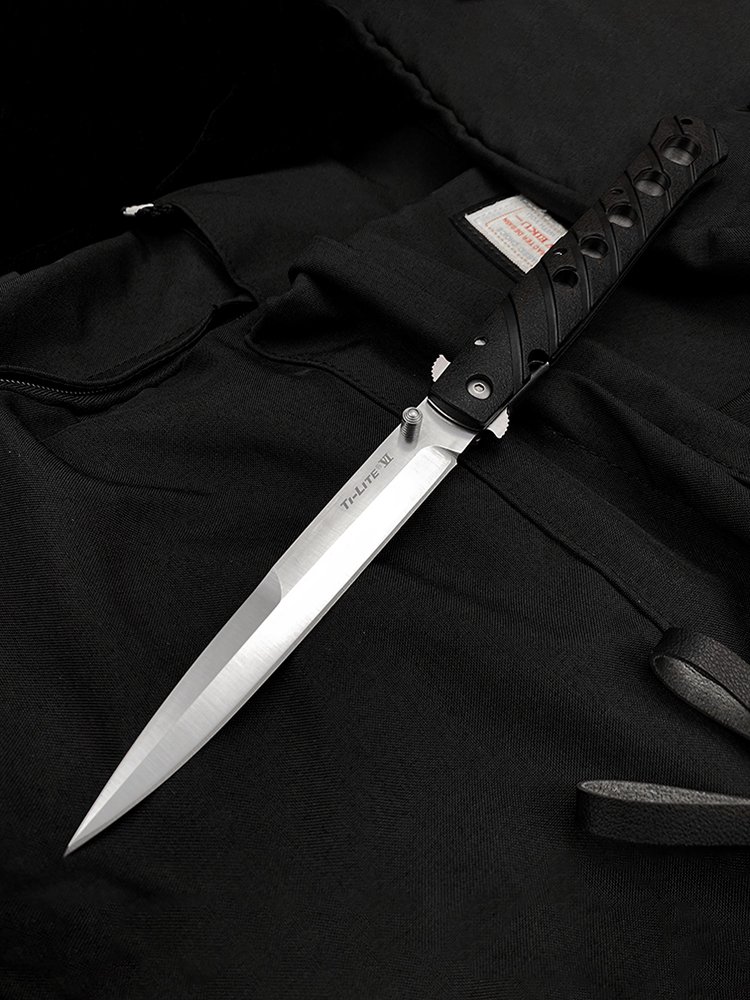 An outdoor folding knife with a high-strength sharp blade and a long-term life knife