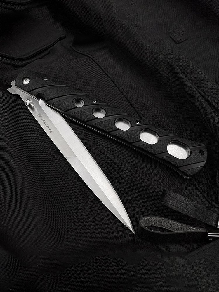An outdoor folding knife with a high-strength sharp blade and a long-term life knife
