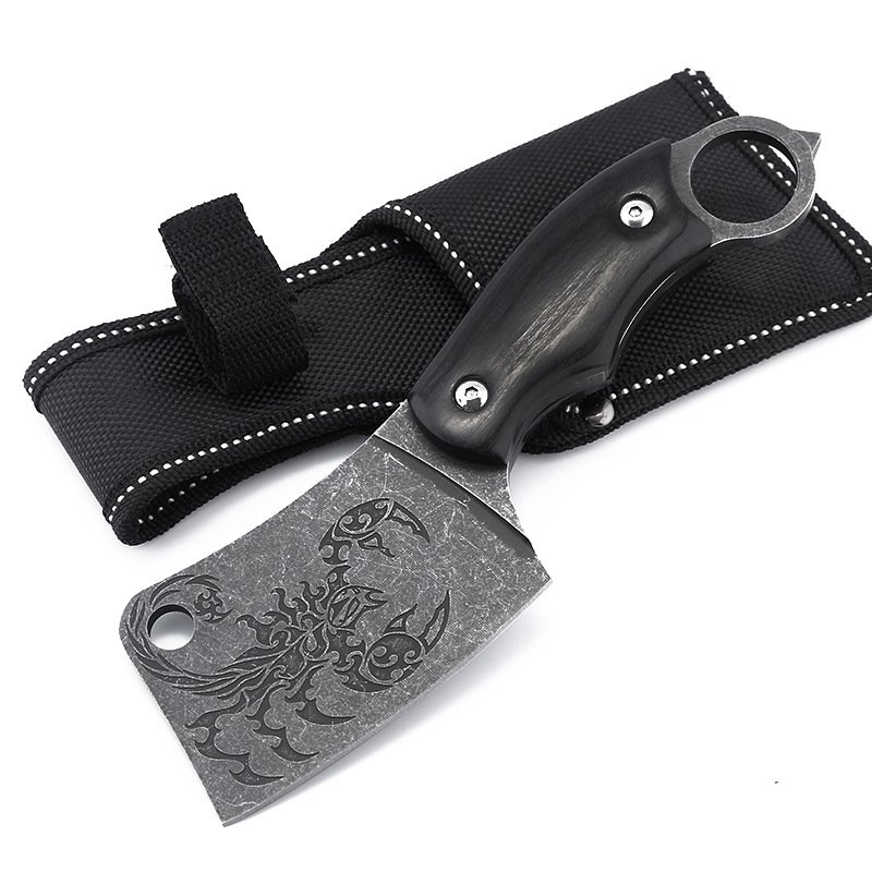 A high-strength sharp-truck field knife and a small, straight-stabbing field camp