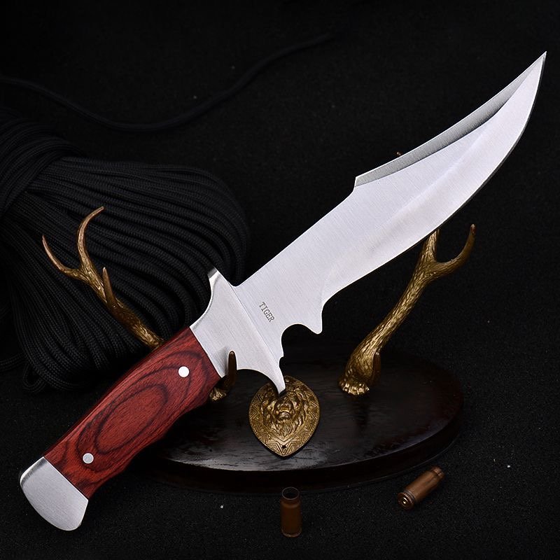 The Special War field knife with a defensive field knife to survive in the field