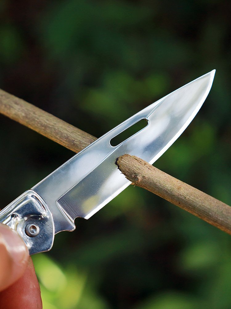 A small knife with a fruit knife and a high-hard stainless steel knife