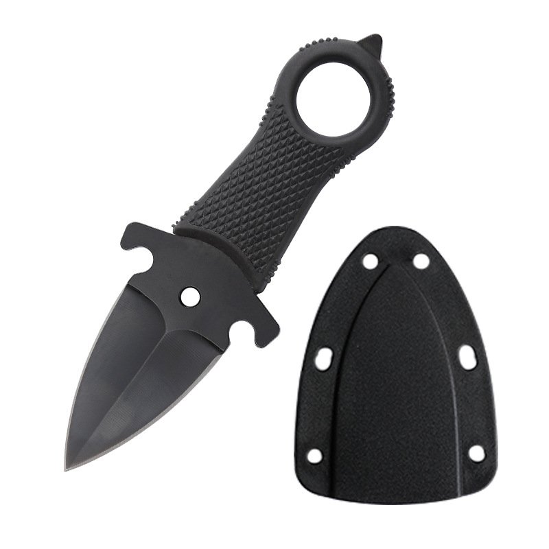 The field camp for outdoor survival uses a lot of knives with a high-strength