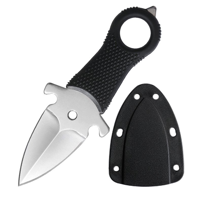 The field camp for outdoor survival uses a lot of knives with a high-strength