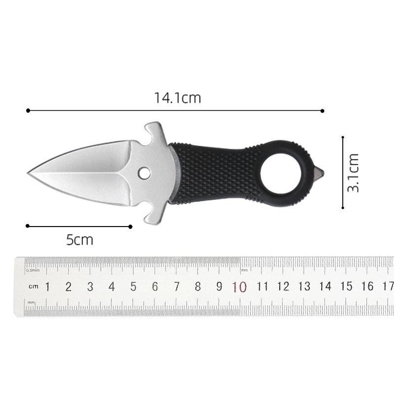 The field camp for outdoor survival uses a lot of knives with a high-strength