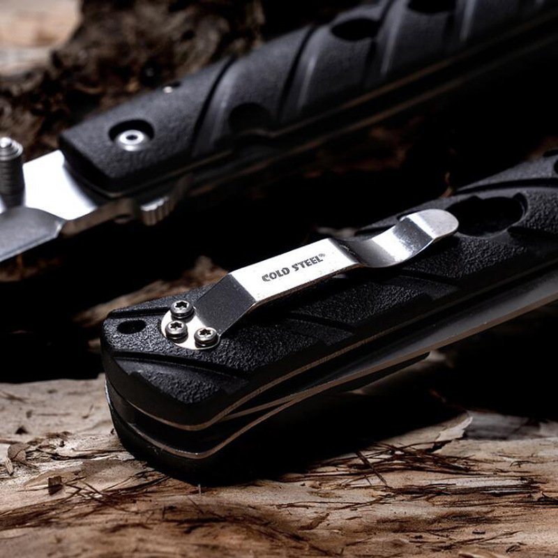 A high-strength knife folding in the outdoors and camping in the field for a sharp fruit knife