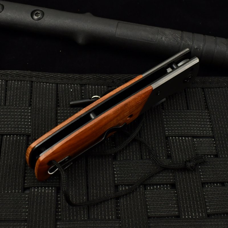 A field tactical knife with a high-string, sharp-default, fruit knife