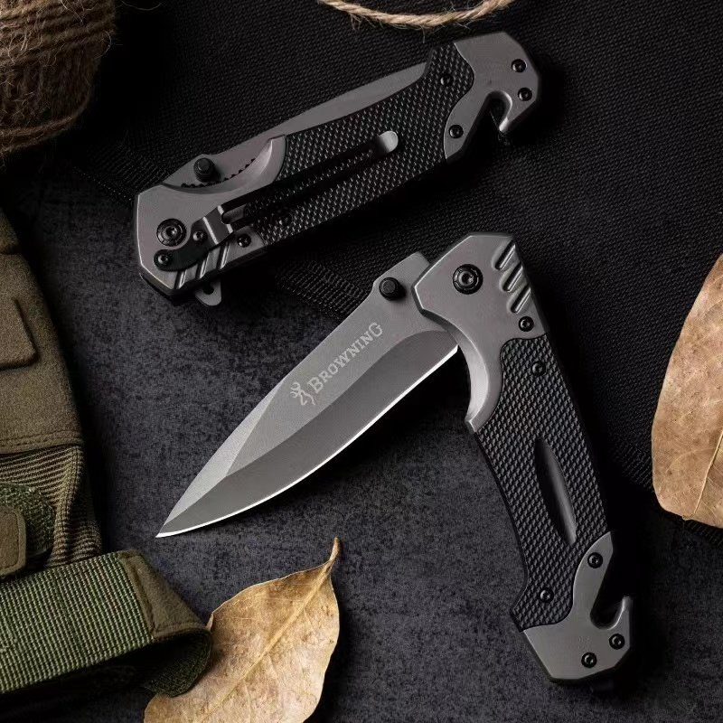 The camping knife was folded with a small knife and a small fruit knife with a mini camper knife