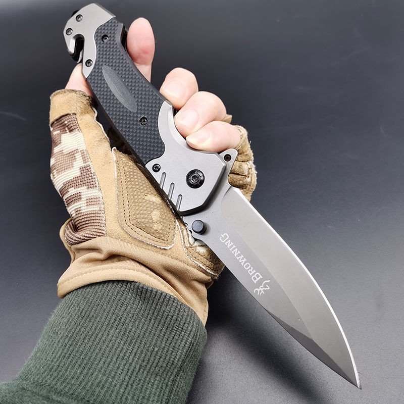 An outdoor knife carries a high-heavy, full-steel, fruit-proof, wolf-resistant machine fishing. Fish knives