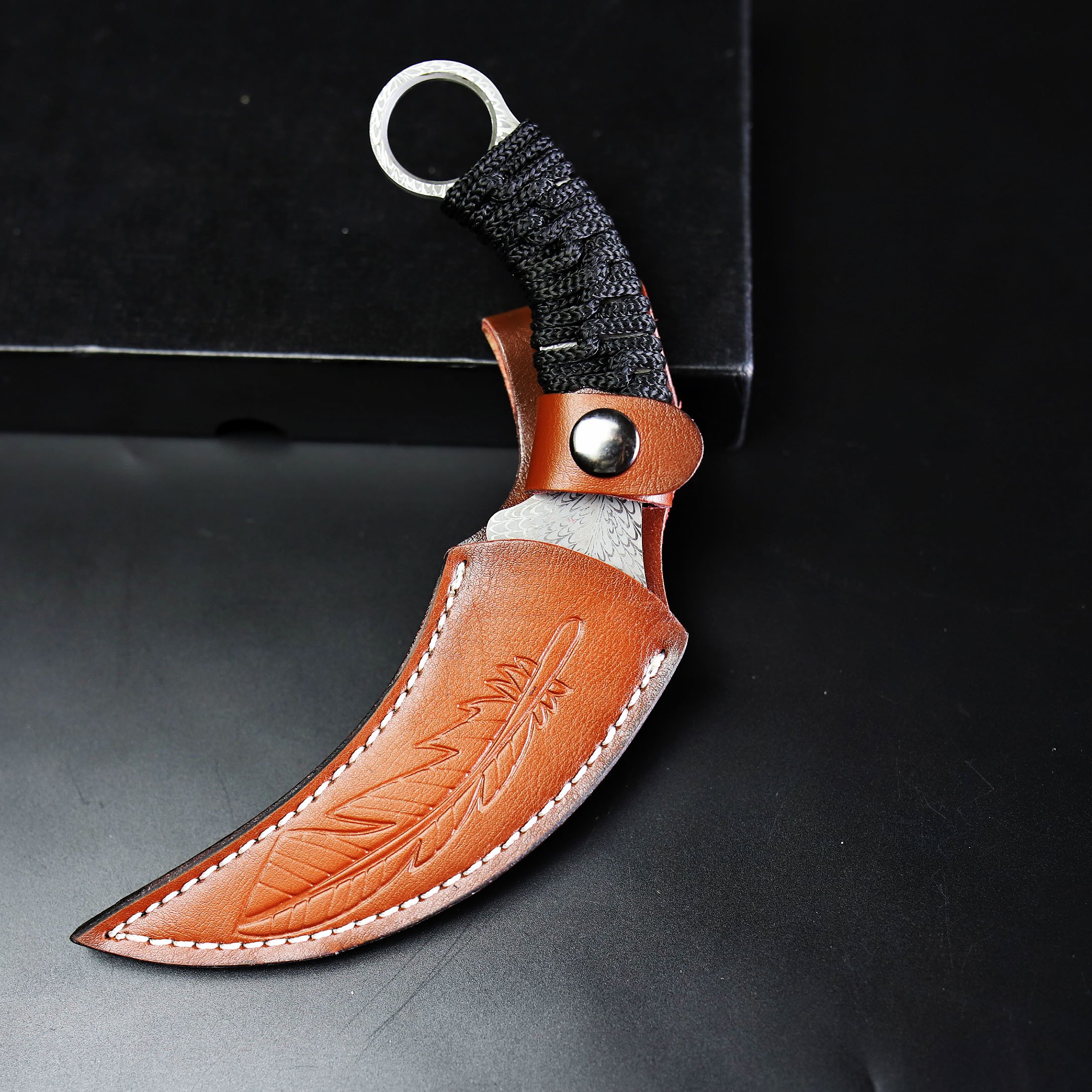 The open-door life-saving steel multi-purpose hunting knife