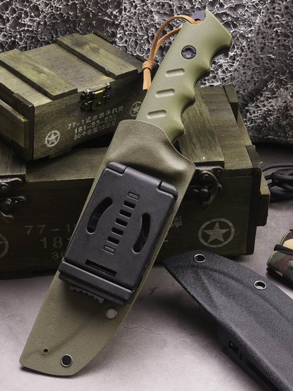 A FIELD CAMPER WITH A K-SHIRT AND AN EDC KNIFE WITH A HAND-HELD KNIFE TO SURVIVE