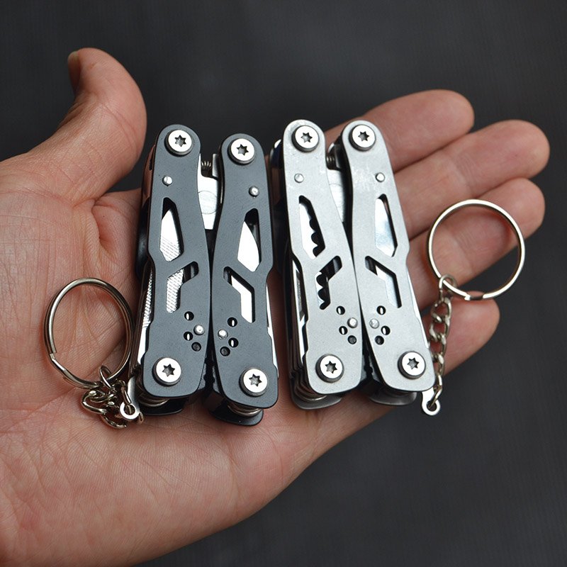 The full steel plier multi-purpose tool folds a knife with a combination of keys to the bottler screwdriver outside