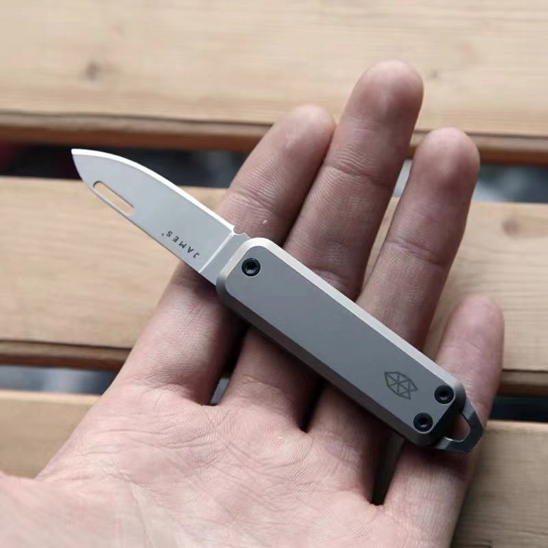 An alloy steel key knife folds with a big fruit knife