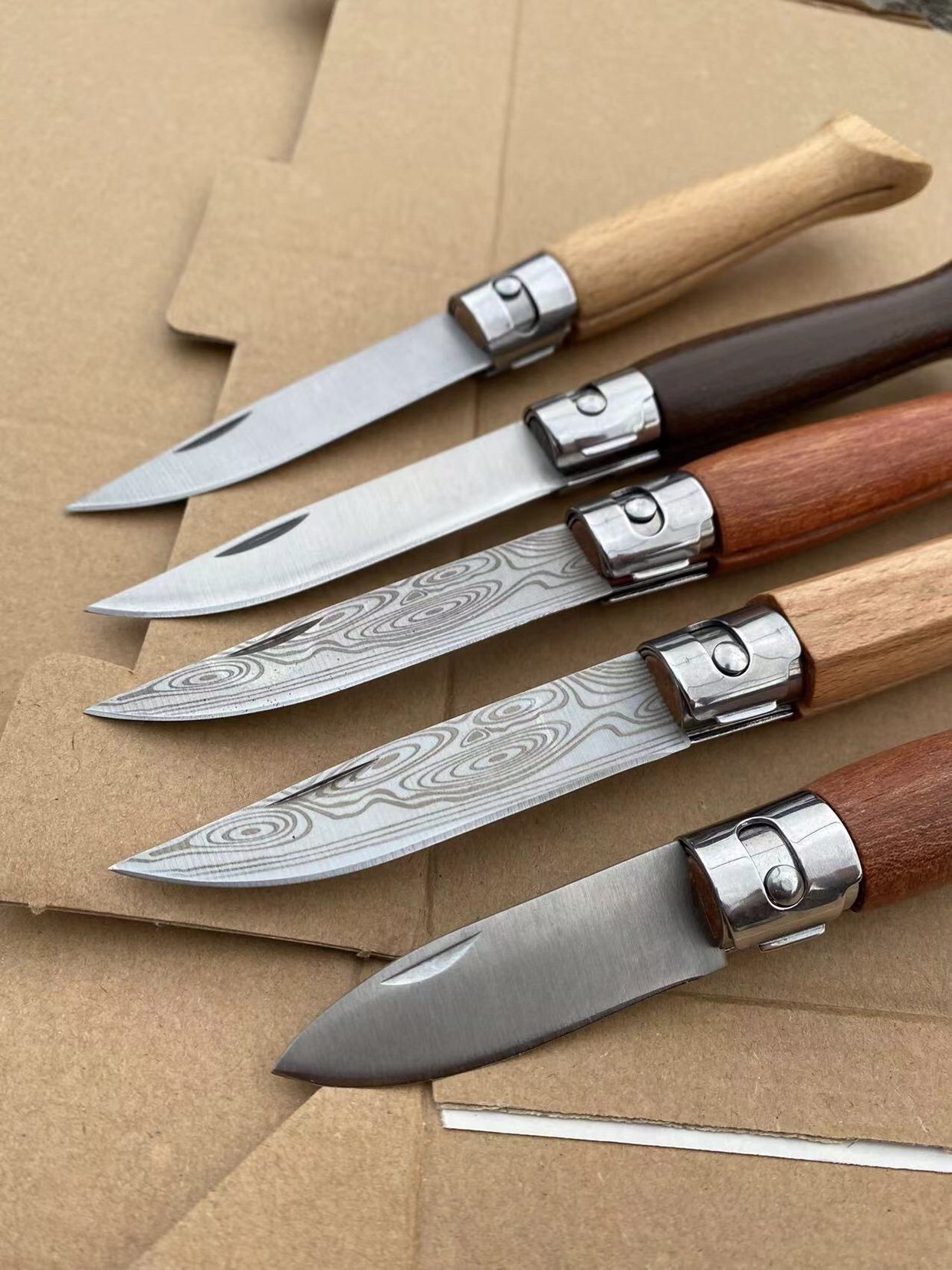 with a fruit knife in a camp outside of damascus with a stainless steel no. 8 stock of french foreign trade