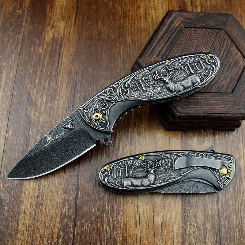 An outdoor folding knife, a high-strength small knife, a field camping knife, a sharp, stainless steel blade, with a knife to protect itself