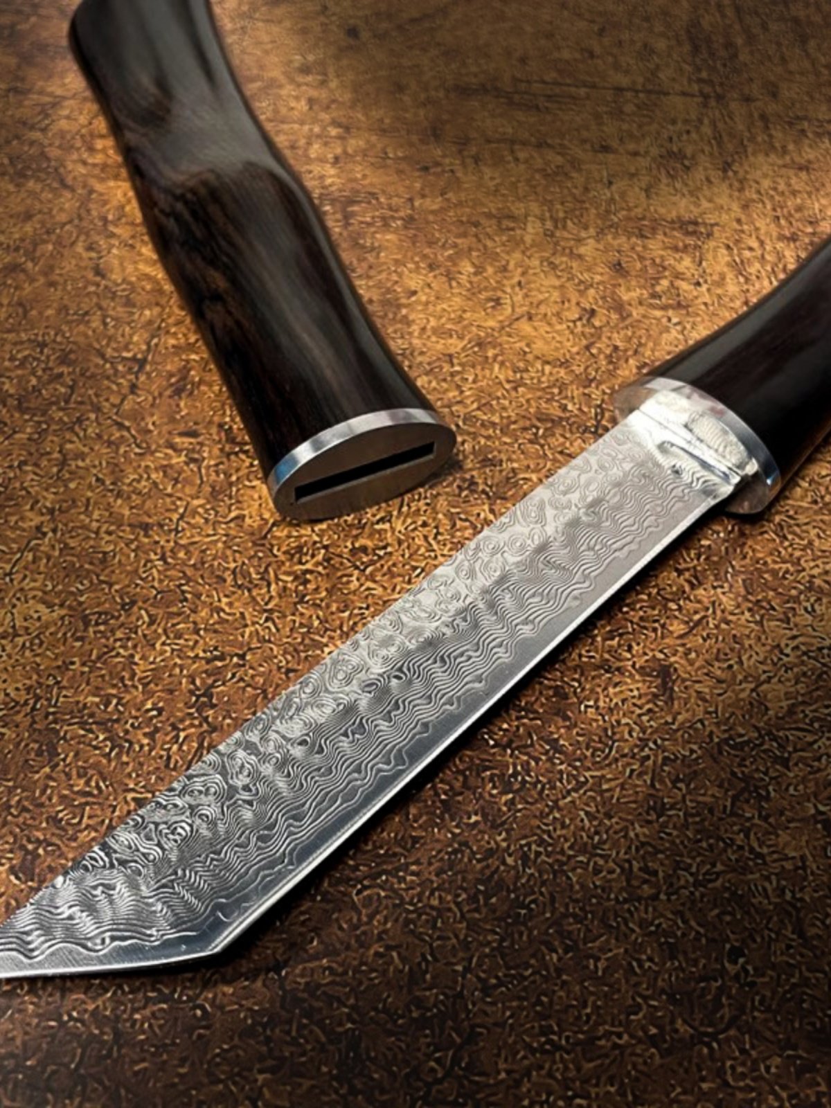 The field camp for outdoor survival uses a lot of knives with a high-strength