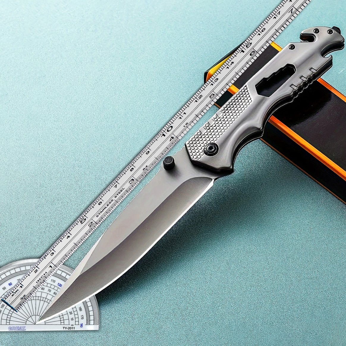 The camper's life knife was accompanied by a sharp, high-strength folding knife, an outdoor survival knife with a body-proof fruit knife
