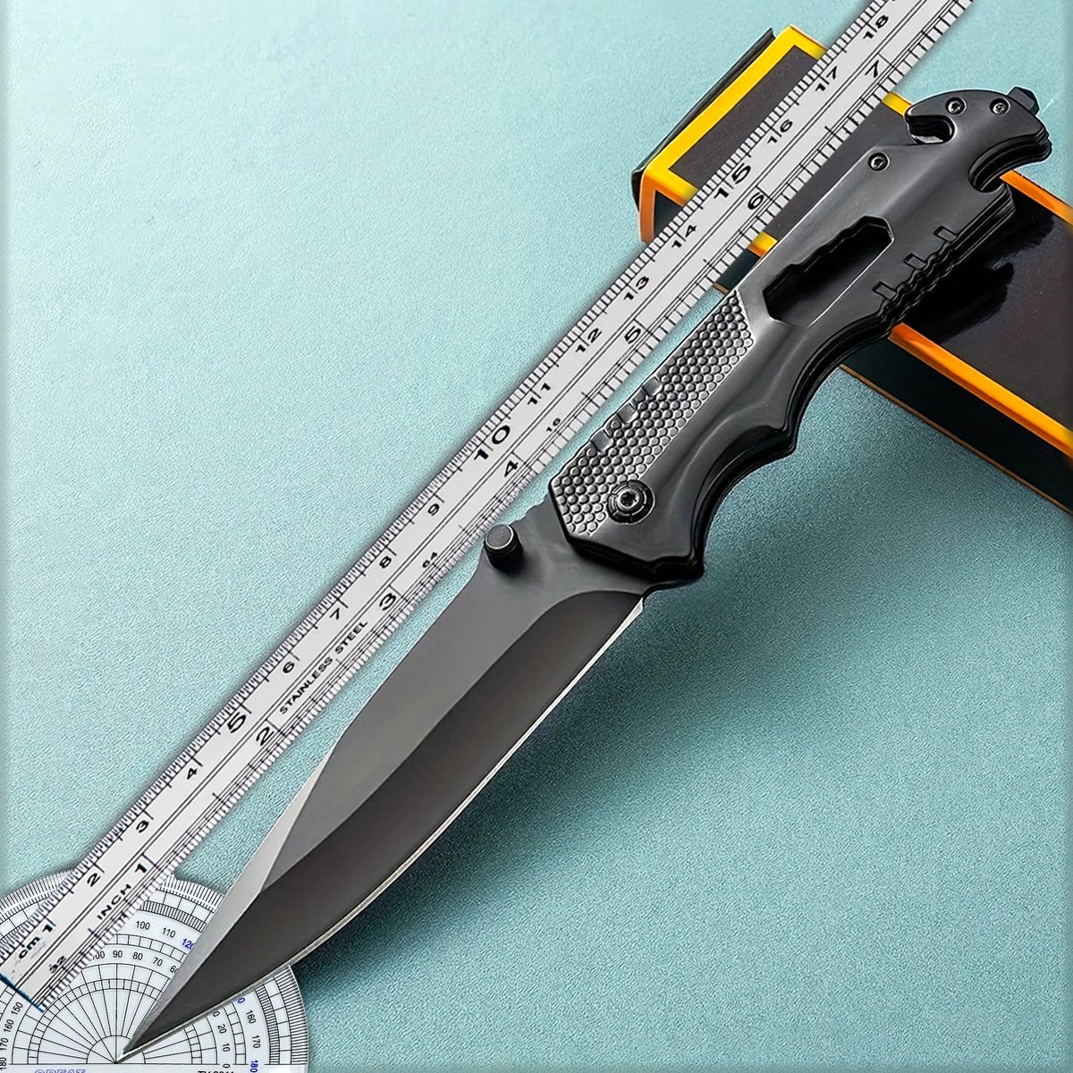 The camper's life knife was accompanied by a sharp, high-strength folding knife, an outdoor survival knife with a body-proof fruit knife