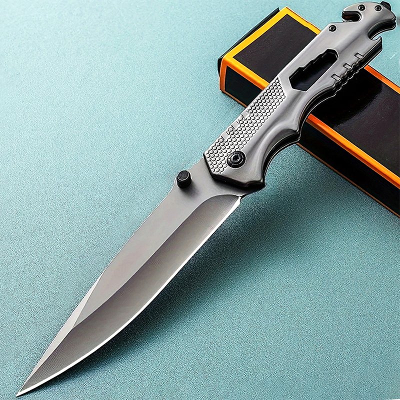 The camper's life knife was accompanied by a sharp, high-strength folding knife, an outdoor survival knife with a body-proof fruit knife