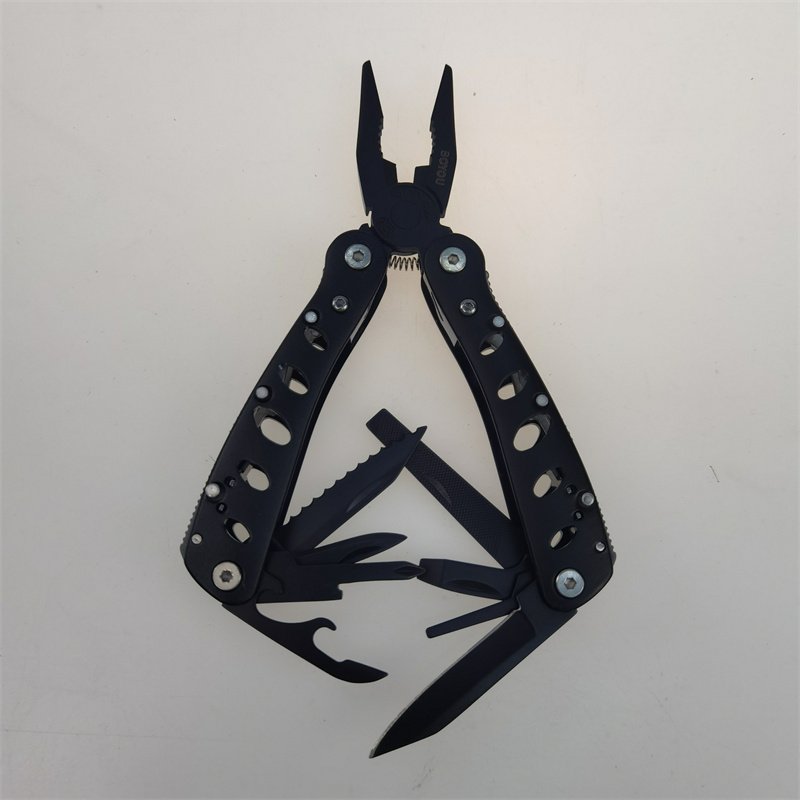 A multi-purpose knife tortilla tortillas of outdoor tools and clamps is a life-saving tool with a hand-on