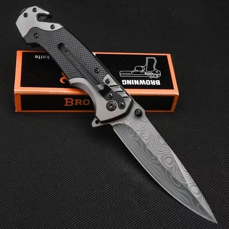 A small knife with a high-strength Damascus-grained folding knife and a multi-purpose decorated family fruit knife