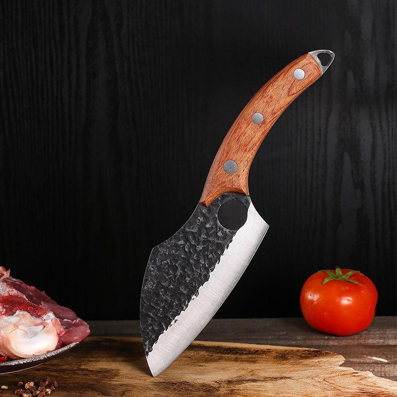 A field cook with a high-strength cleaver, a fruit cleaver, a meat cleaver, and a knife with a knife