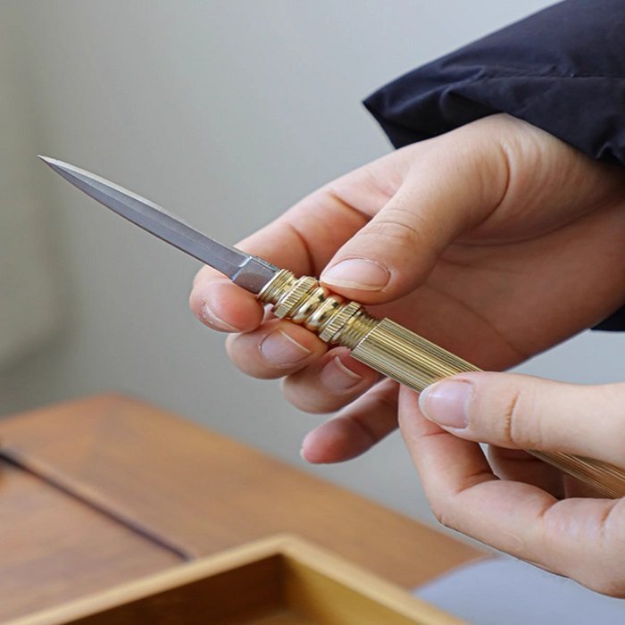 A barrel knife, a brass-fruit knife, a multi-purpose, high-strength knife, hand-held for life