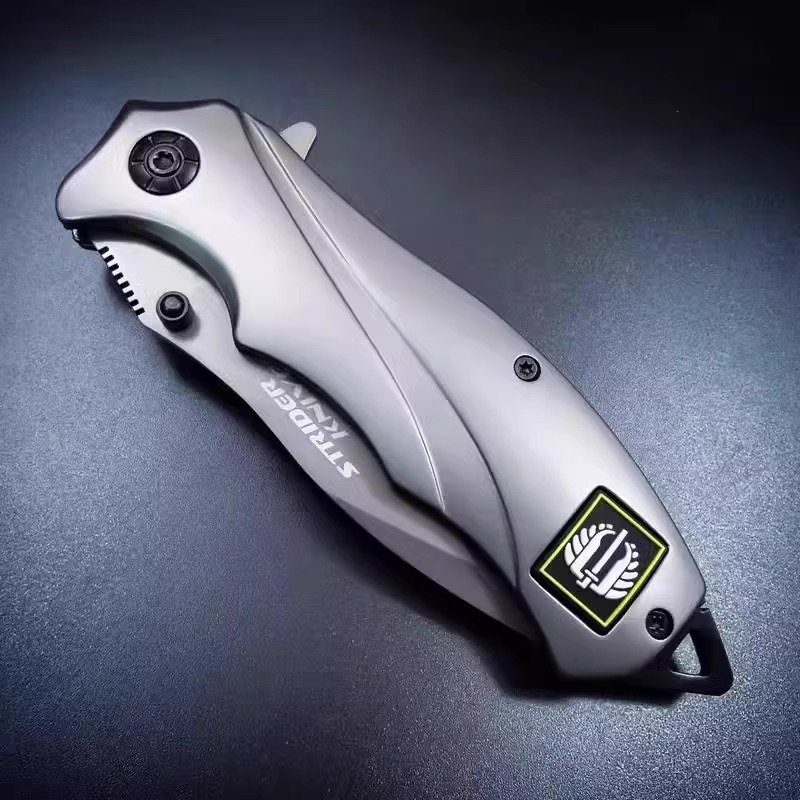 The stainless steel-fruit blade folds with a high-string, high-intensity external protection knife with a cold weapon