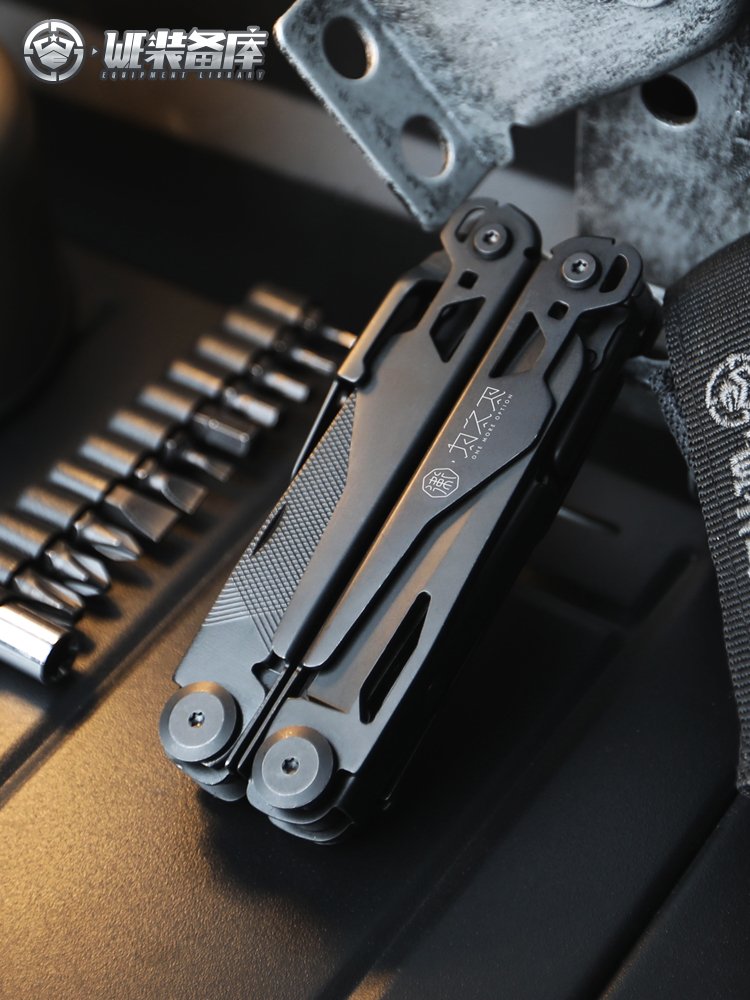 A SWISS ARMY KNIFE FOR A MULTI-PURPOSE EXTERIOR PLIER