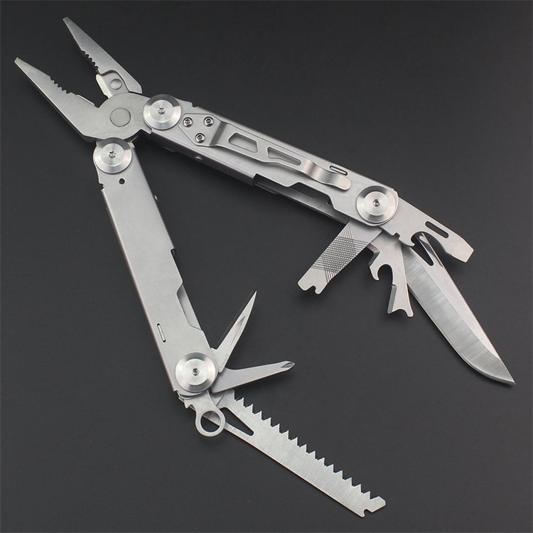 The new multi-purpose, steel-clapper-out-of-the-door folding knife set, and the high-hard-strike blades camp