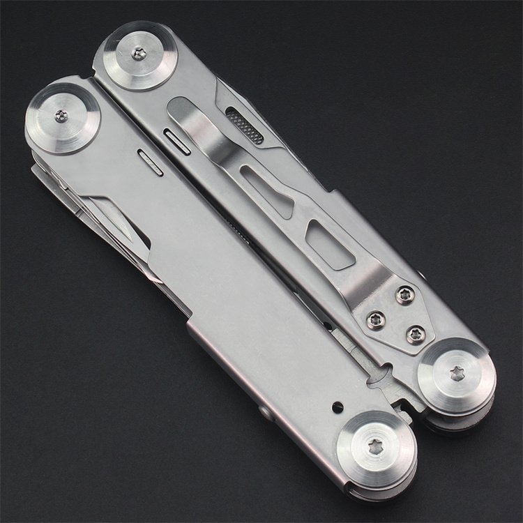 The new multi-purpose, steel-clapper-out-of-the-door folding knife set, and the high-hard-strike blades camp