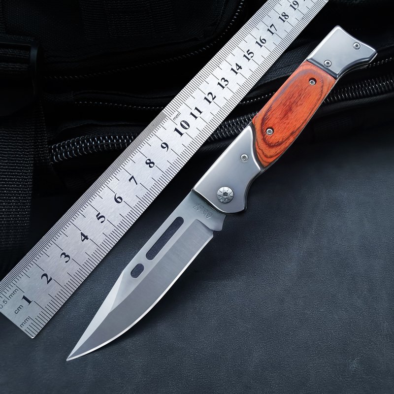 A small knife on the outside and a guacamole on the field, and a sharp folding of the knife, a bag of fruit and a field knife