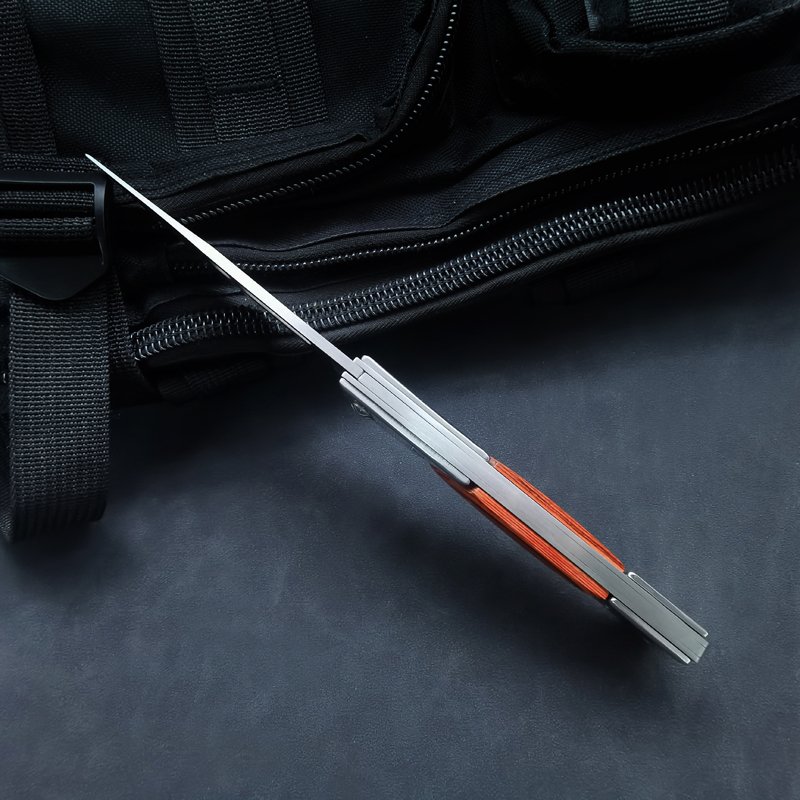 A small knife on the outside and a guacamole on the field, and a sharp folding of the knife, a bag of fruit and a field knife