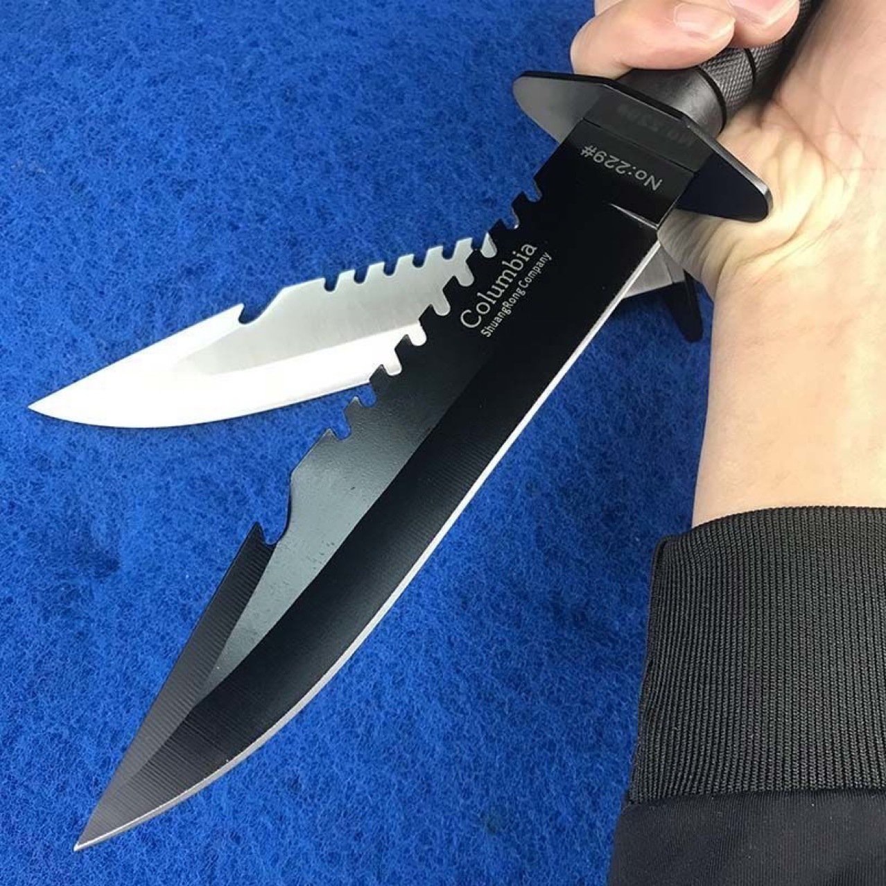 The sharp and straight blades used a fruit knife to protect the family from the outside