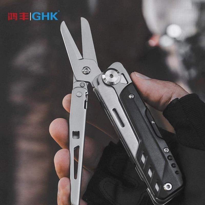 Scissors, scissors and exterior scissors, multi-purpose hammer-mounted window breaker emergency tools can be followed to disassemble the equipment camp