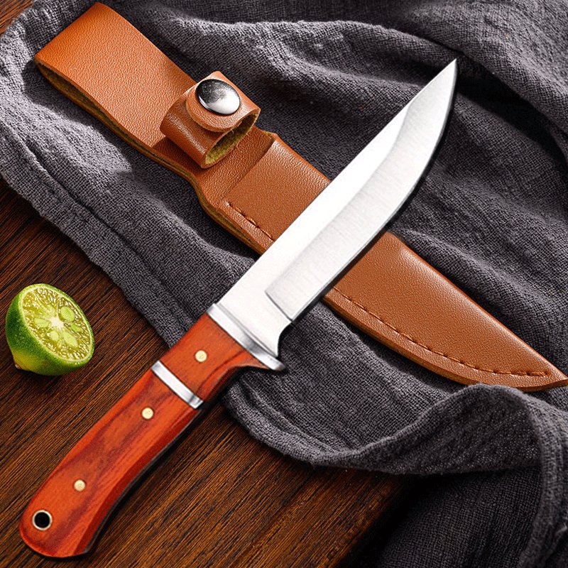 Mongols eat meat knife hands and use meat knife kitchens to bake meat cutter in their dormitory