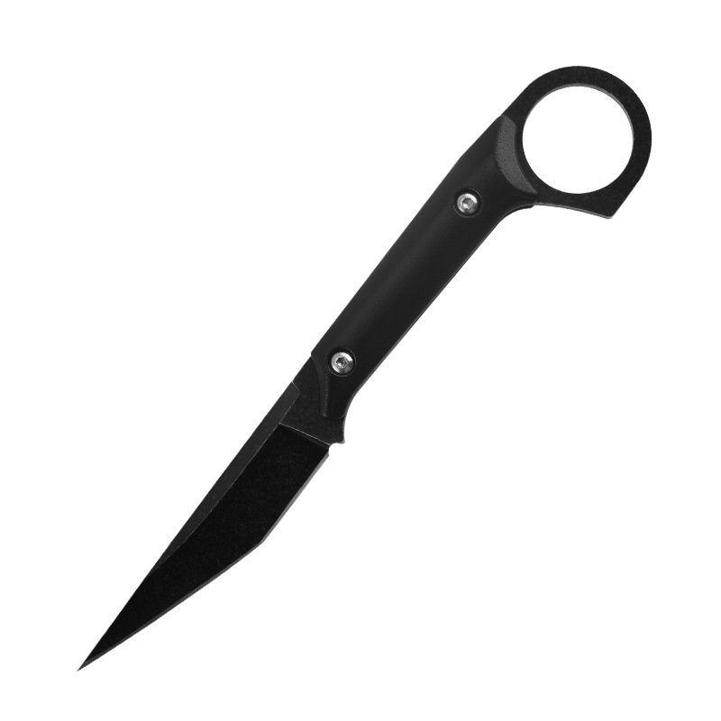 The field camp for outdoor survival uses a lot of knives with a high-strength