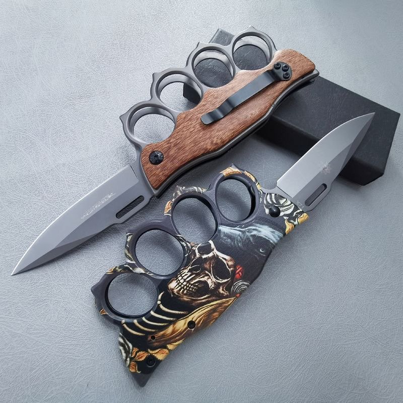 The high-heavy folding knife in the outdoors, the cold-arming knife, the sharp blade, the blade, the blade, the blade