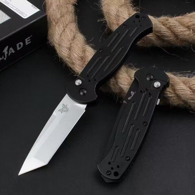 Butterfly's 9052 functional folding knife outside the jungle camping in the mountains with a field survival knife. It's beautiful