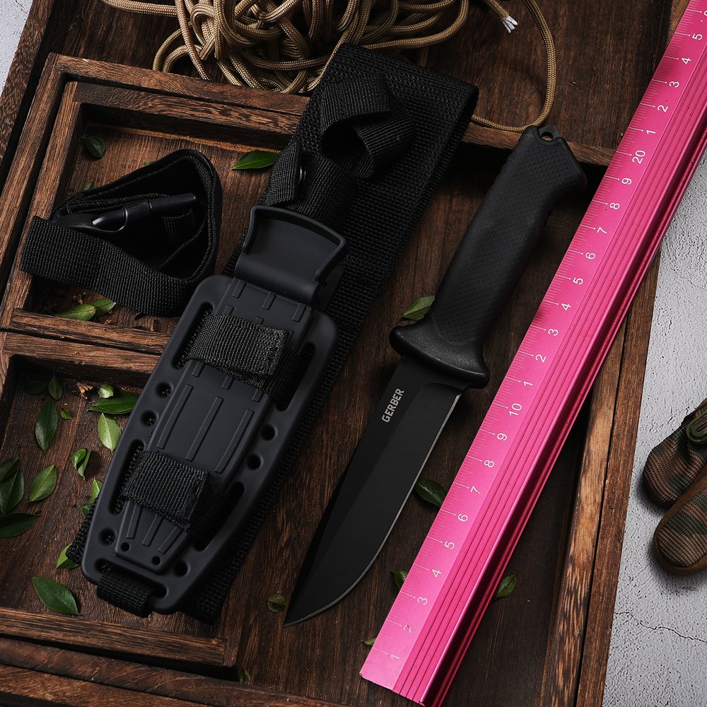 an outdoor survival knife, a field knife, a high-strength field knife, followed by a five-millimeter and one-bone knife