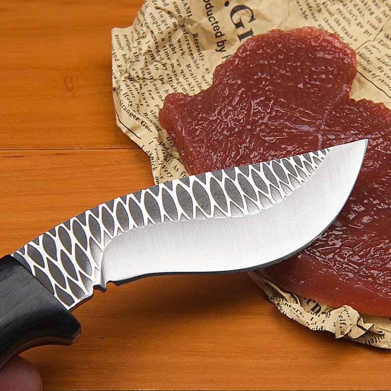 High-strength field camping, with little machete and Mongols eating meat-scratches and scratching beef knives