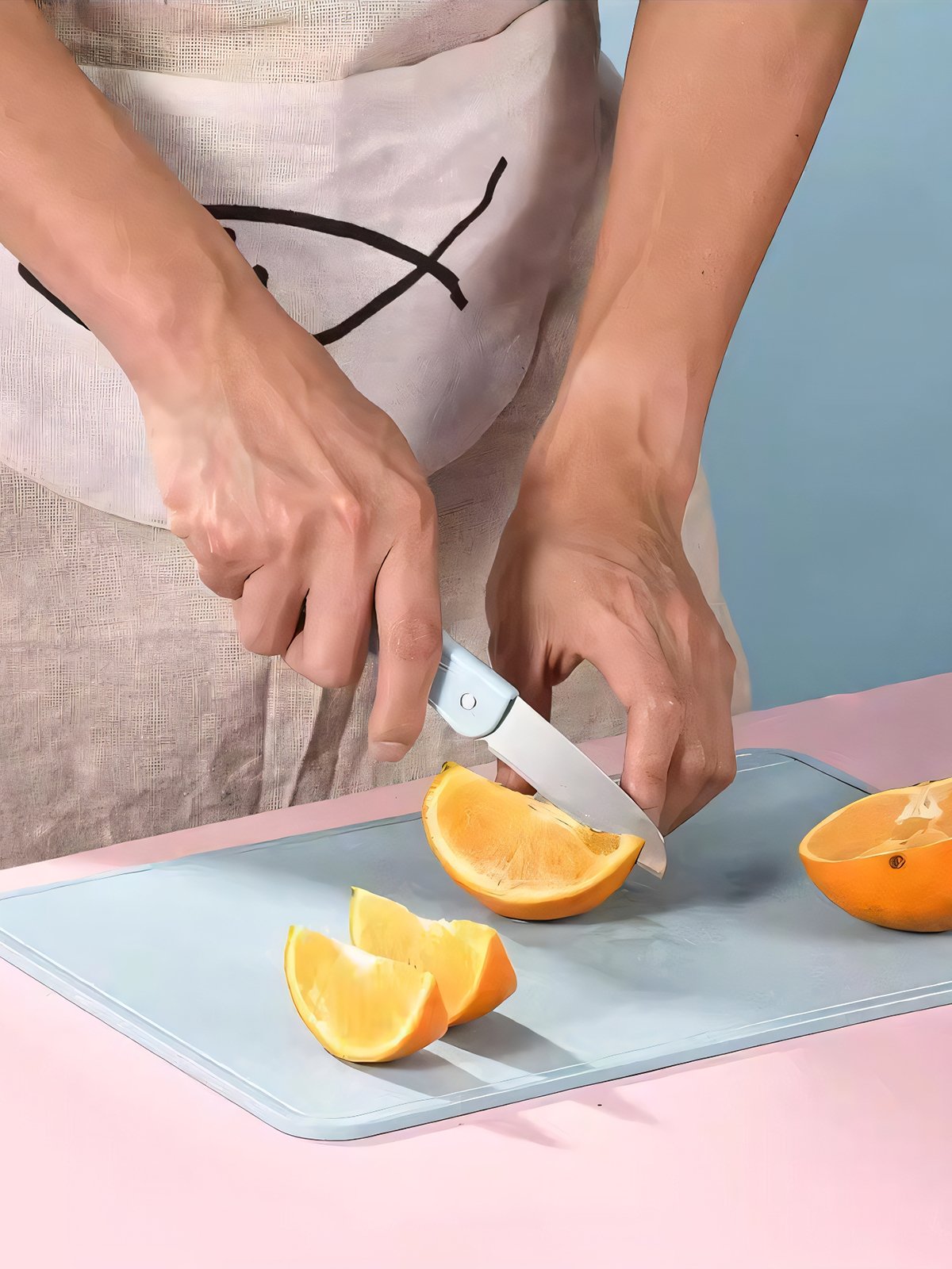 The stainless steel folds a fruit knife and folds a fruit knife with a cutter in the student dorm