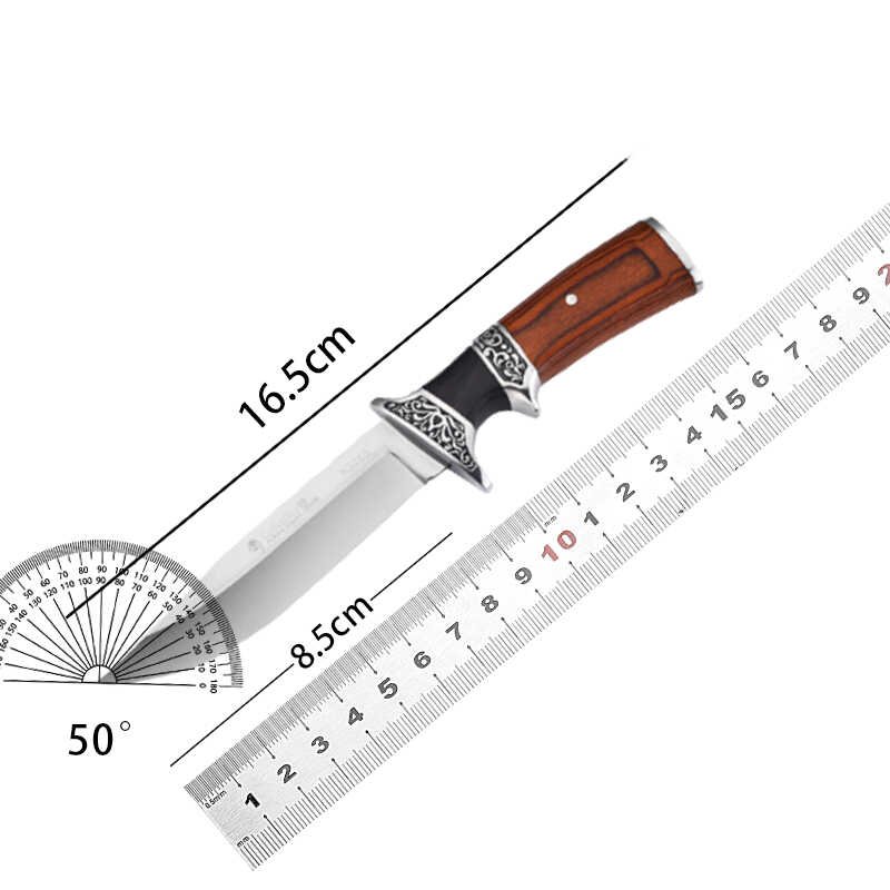 An outdoor camper with a multi-purpose outdoor roasting knife with a high-hard field knife and a fruit knife