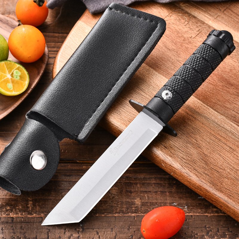 A multi-purpose camping, with a small knife, with a field fruit knife and a fishing knife
