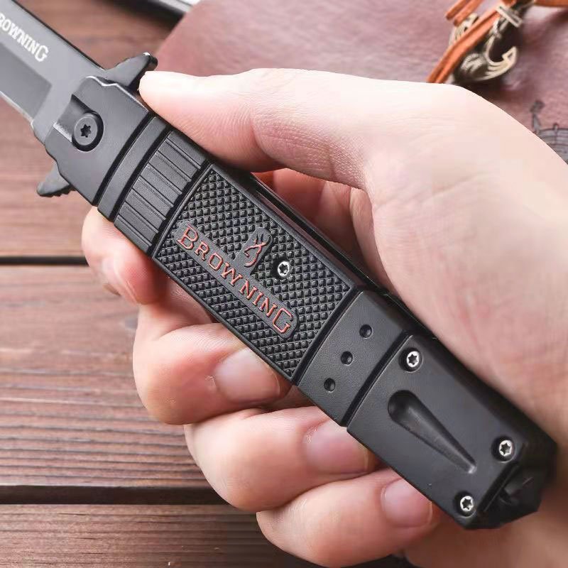 With a high-strength sharp folding knife, a small knife in the field for a life