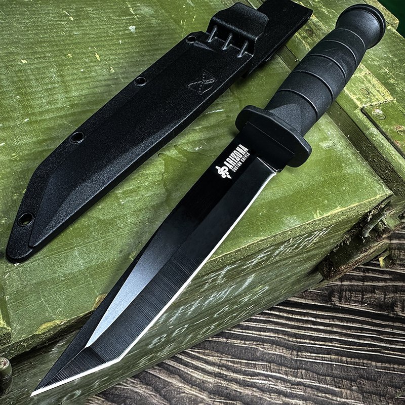 The field camp for outdoor survival uses a lot of knives with a high-strength