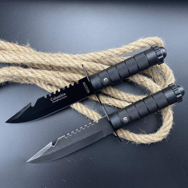An open-door knife, a sharp steel-scrambling tactical field vehicle carrying a straight knife and a knife kit