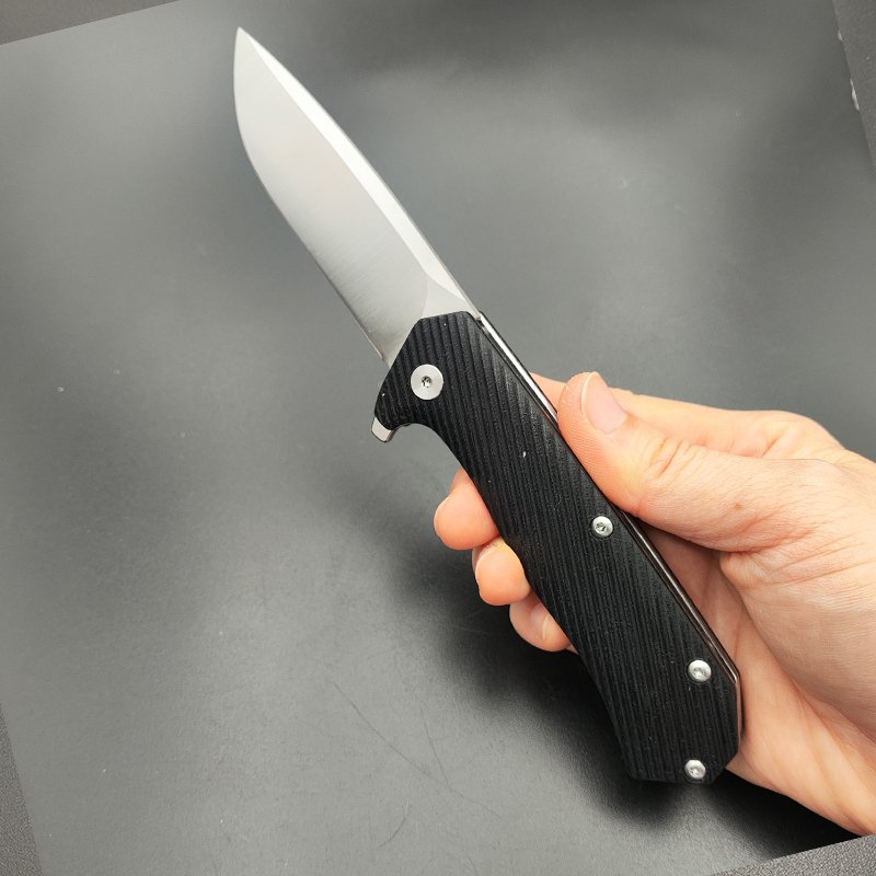 THE D2 STEEL, HIGH-STRENGTH SHARP BLADE, AND THE FRUIT KNIFE